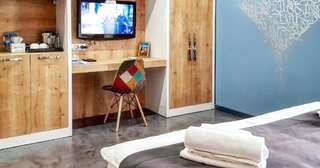 Отель Hotel Alpha Ереван Большой двухместный номер с 1 кроватью или 2 отдельными кроватями-10
